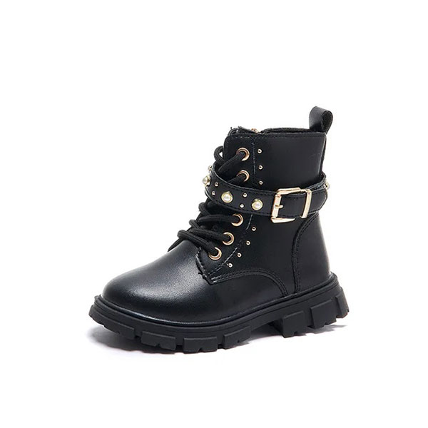 Black-Ankle-Boots-with-Metal-Chain